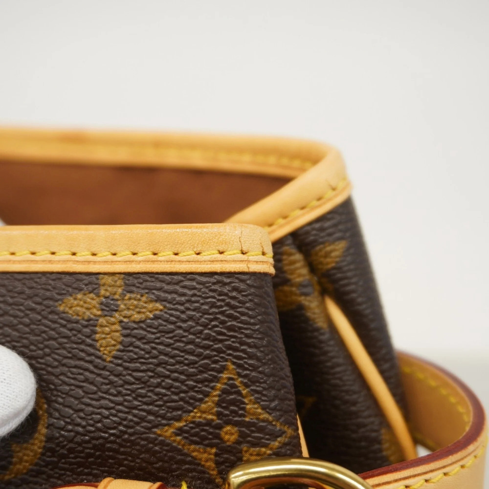 LOUIS VUITTON Brown Monogram Tote Bag - Picture 6 of 10